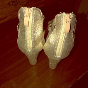 Beautiful gold dress shoes